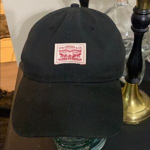 Levi’s snap back hat